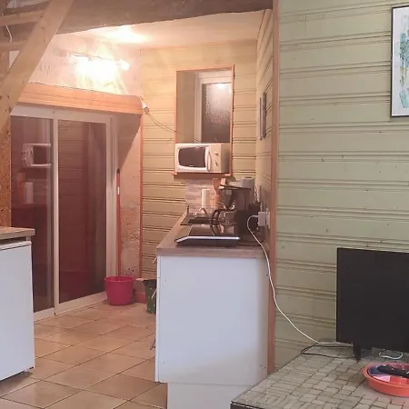 Cosy, Sur Jardin, Terrasse Privee, Parking Au Calme En Rdc Gémozac