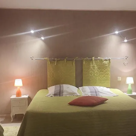 בית נופש Cosy, Sur Jardin, Terrasse Privee, Parking Au Calme En Rdc Gémozac