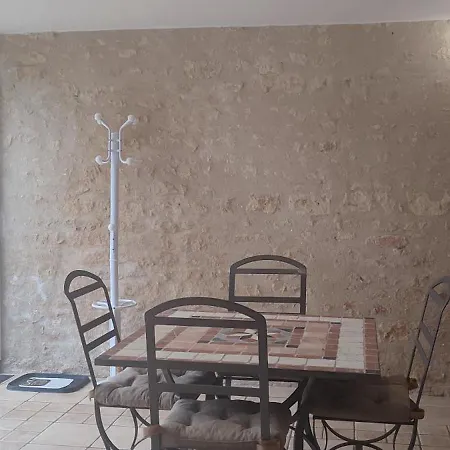 Cosy, Sur Jardin, Terrasse Privee, Parking Au Calme En Rdc * Gémozac