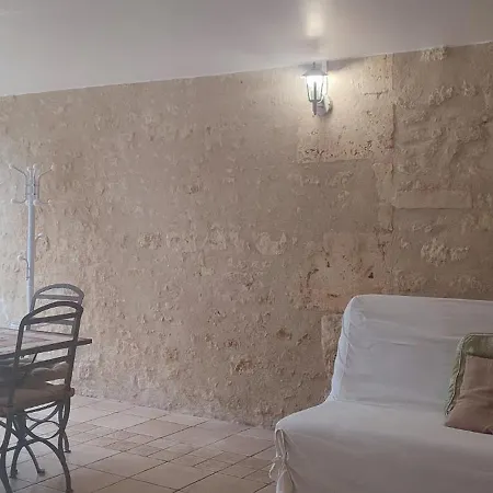 Cosy, Sur Jardin, Terrasse Privee, Parking Au Calme En Rdc Gémozac