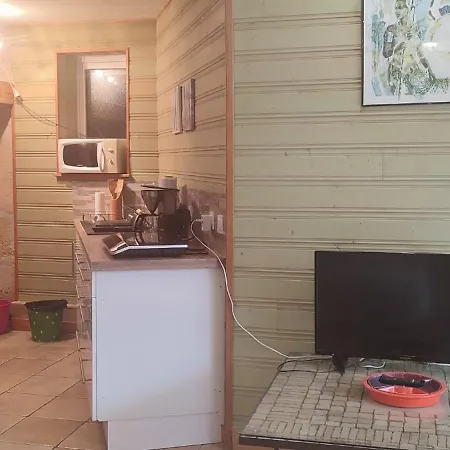 Cosy, Sur Jardin, Terrasse Privee, Parking Au Calme En Rdc * Gémozac