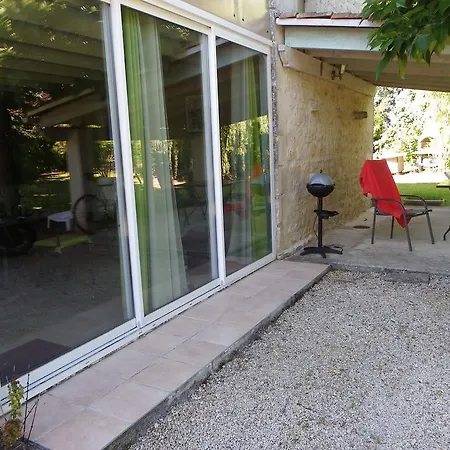 Prázdninový dům Cosy, Sur Jardin, Terrasse Privee, Parking Au Calme En Rdc Gémozac