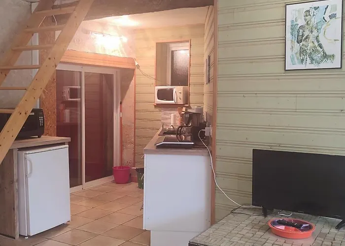 Cosy, Sur Jardin, Terrasse Privee, Parking Au Calme En Rdc Gémozac