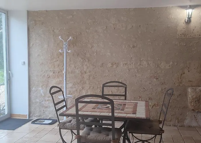 Cosy, Sur Jardin, Terrasse Privee, Parking Au Calme En Rdc * Gémozac