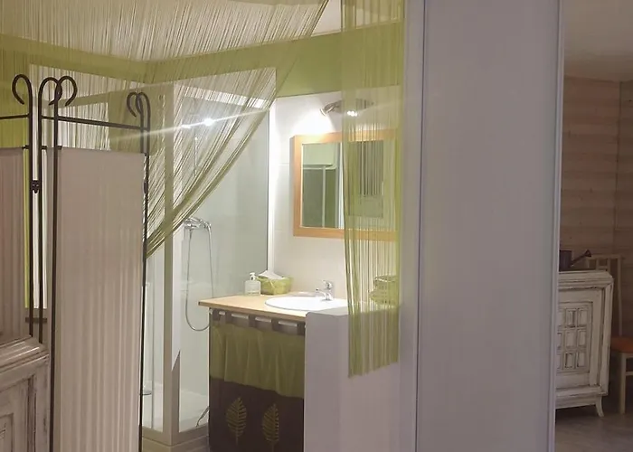 Cosy, Sur Jardin, Terrasse Privee, Parking Au Calme En Rdc بيت للعطل Gémozac