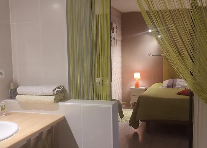 Cosy, Sur Jardin, Terrasse Privee, Parking Au Calme En Rdc *