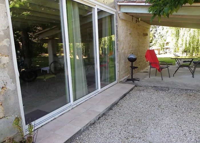 بيت للعطل Cosy, Sur Jardin, Terrasse Privee, Parking Au Calme En Rdc Gémozac